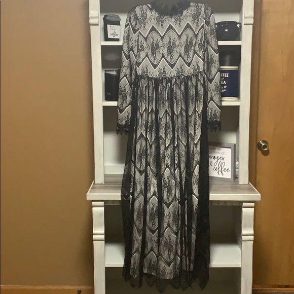Dainty Jewells Dresses & Skirts - Dainty Jewell’s Black Lace Overlay Dress Maxi